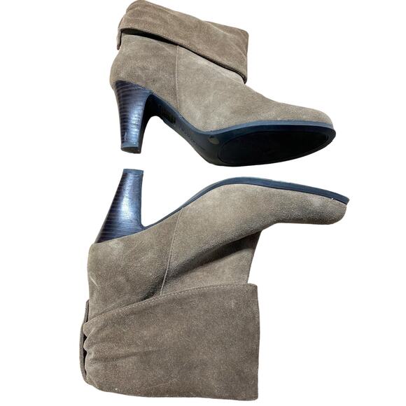 BCBGeneration Suede Foldover Neutral Beige Heeled Booties Size 8 1/2 - Picture 4 of 6